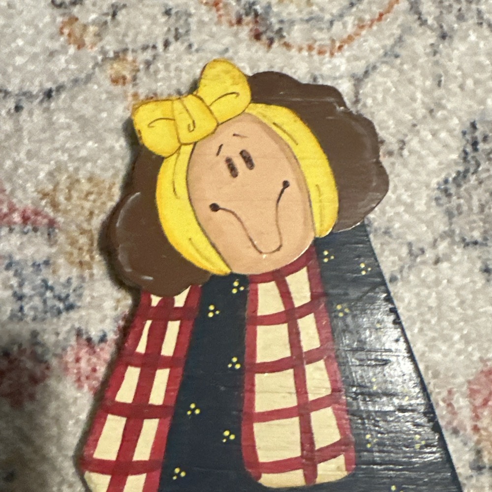 Laundry Girl Shelf Wall Decor Solid Wood Hand Painted Folk Art Wood - Picture 3 of 6